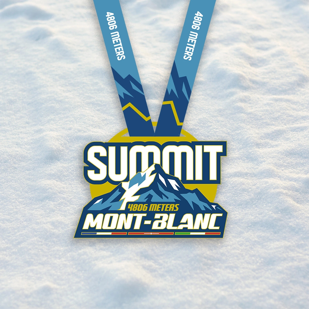 Médaille Mont-Blanc 4806, souvenir du sommet pour randonneurs et alpinistes, design montagne bleu et jaune.