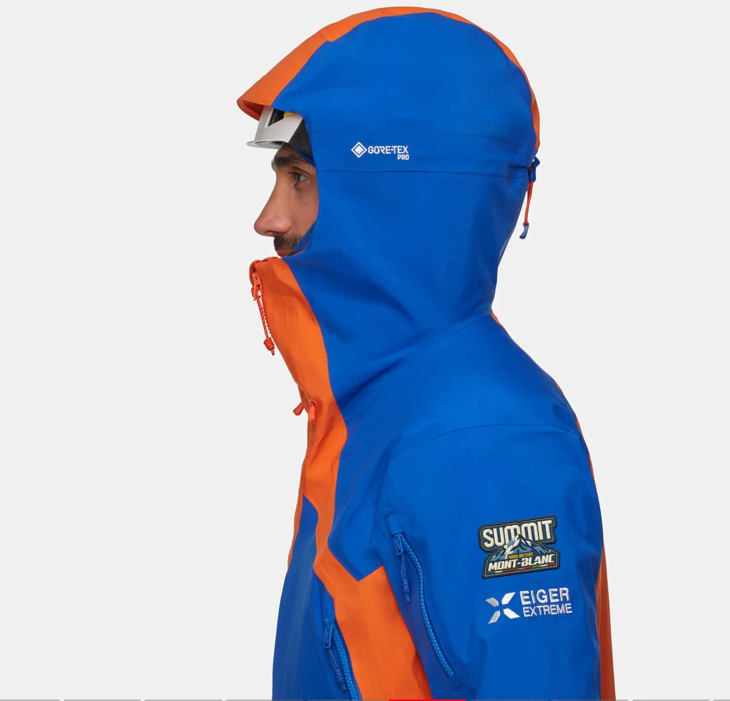 Patch Mont-Blanc Summit fixé sur une veste Gore-Tex d’alpiniste, accessoire de montagne Miles and Peaks